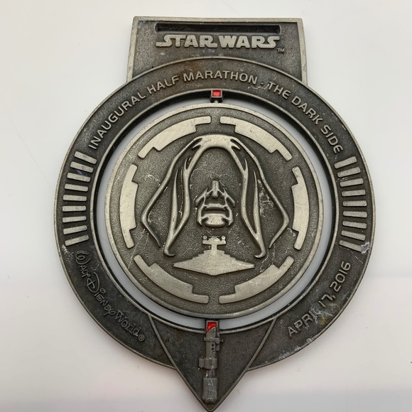 Disney World Star Wars Inaugural Half Marathon The Dark Side April 2016 Medal - Picture 7 of 11